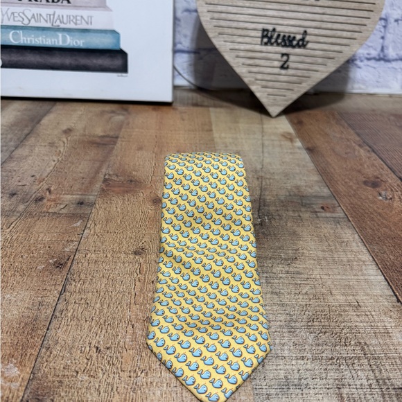 Vineyard Vines Yellow Whales Silk Neck Tie - Picture 7 of 9